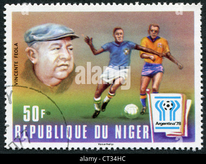 Un timbre imprimé dans la République du Niger, est dédié au Football Championship en Argentine, représente Vincente Feola, vers 1977 Banque D'Images