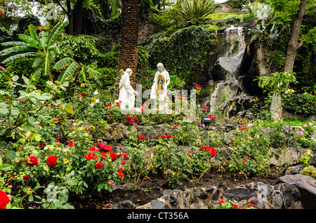 Le jardin et la colline Tepeyac où la Vierge Marie est dit avoir comparu. Basilique Notre Dame de Guadalupe à Mexico Banque D'Images