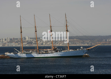 Esmeralda, marine chilienne navire de formation, accosté à Valparaiso, Chili Banque D'Images