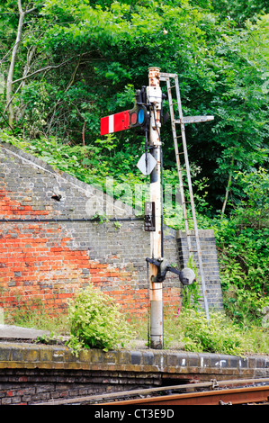 Un signal de chemin de fer sur le Norwich de Great Yarmouth et Lowestoft line à Reedham, Norfolk, Angleterre, Royaume-Uni. Banque D'Images