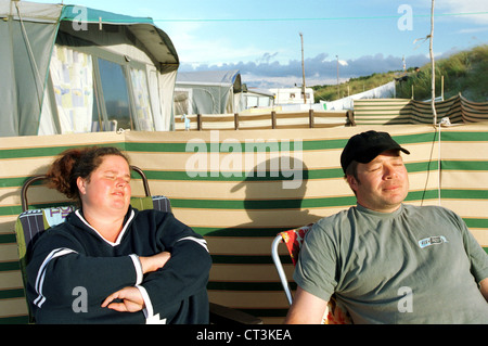 Prerow couple baigne dans un camping sur la mer Baltique Banque D'Images