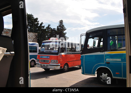 Turquie, Bodrum, Station de bus, de la cuisine turque typique de petits autobus Banque D'Images