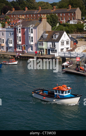 Bateaux et maisons à Weymouth Quay en Juin Banque D'Images