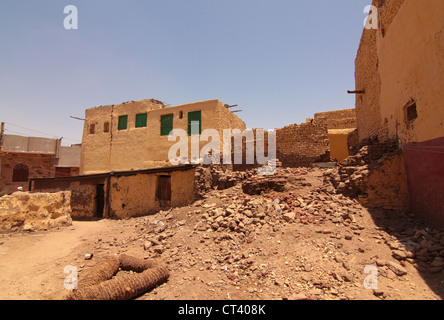 Les bâtiments dans le village nubien sur l'île Eléphantine à Assouan Egypte Banque D'Images