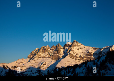 Les Dents du Midi en début d'après-midi ensoleillé. Les Crosets (Suisse). Banque D'Images