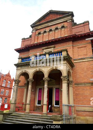 Entrée au musée et galerie d'Art de Salford Salford Manchester UK Banque D'Images