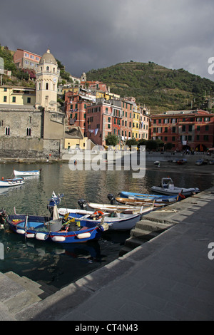 Dock de Vernazza Banque D'Images