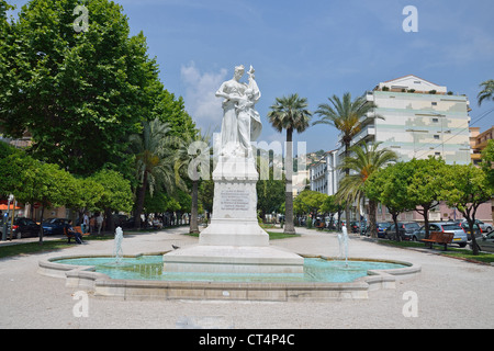 Sur l'Avenue des jardins de Verdon, Menton, Côte d'Azur, Alpes-Maritimes, Provence-Alpes-Côte d'Azur, France Banque D'Images