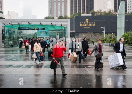 Une journée grise dans le centre de Shenzhen, où le développement de la Chine moderne a commencé. Banque D'Images