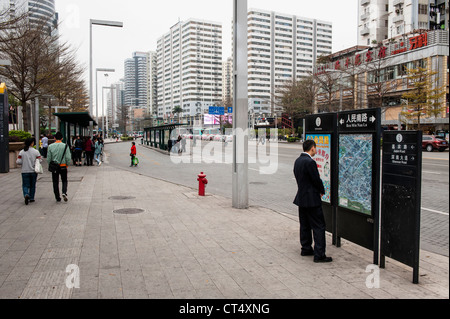 Une journée grise dans le centre de Shenzhen, où le développement de la Chine moderne a commencé. Banque D'Images