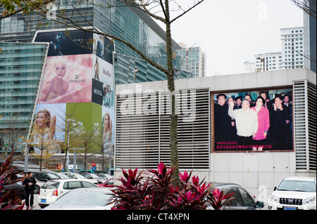 Une journée grise dans le centre de Shenzhen, où le développement de la Chine moderne a commencé. Banque D'Images