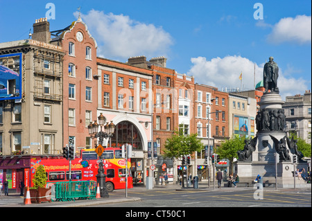 L'O'Connell monument sur O'Connell street, dans le centre de Dublin. Banque D'Images