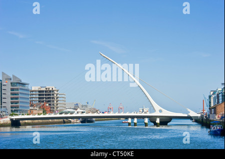 Une vue de la Samuel Beckett Bridge repris de la Sean O'Casey Bridge à Dublin. Banque D'Images