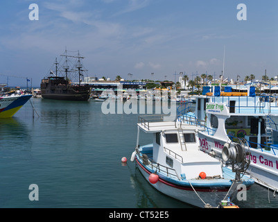 Liminaki dh Ayia Napa Chypre port bateaux de plaisance tourisme chypriote aux côtés de quay port Agia Napa Banque D'Images
