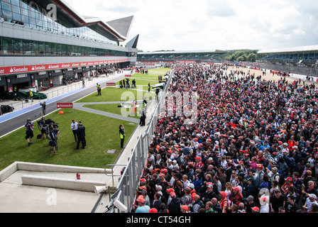 F1 la foule sur la voie. Grand Prix de Formule 1 britannique, Silverstone, 2012 Banque D'Images