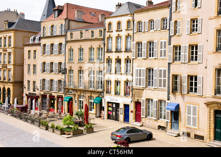 La ville dispose de bâtiments remarquables tels que le quartier Gothique Cathédrale Saint-Stephen,la Basilique de Saint-Pierre-aux-Nonnains,Metz Banque D'Images