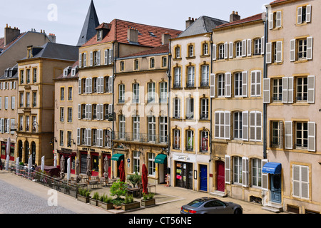 La ville dispose de bâtiments remarquables tels que le quartier Gothique Cathédrale Saint-Stephen,la Basilique de Saint-Pierre-aux-Nonnains,Metz Banque D'Images