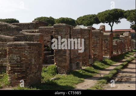 Ostia Antica. Via Horrea Epagathiana. L'Italie. Banque D'Images