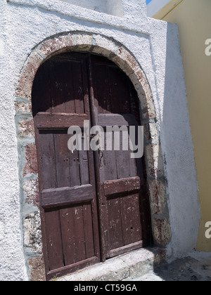 Porte dans la capitale Fira Town sur l'île de Santorin dans les Cyclades île en Grèce Banque D'Images