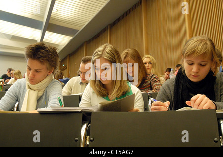 Conférence à l'université Albert-Ludwig, Max Audi-Université de Fribourg Banque D'Images