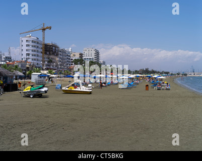 Larnaca Larnaca Chypre dh plage plage front de mer de Larnaka hôtels plages et promenade Finikoudhes Banque D'Images