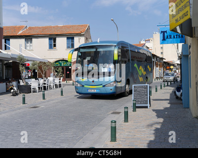 dh Larnaka voyage en autocar LARNACA CHYPRE vacances touristiques visite en bus à travers la ville excursion culturelle Banque D'Images