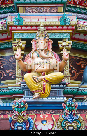 Fragment de décorations de la Sri Mariamman temple hindou de Singapour Banque D'Images