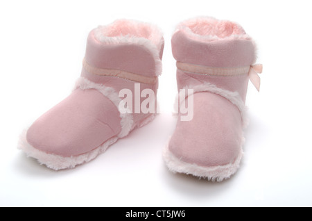 Mixed outdoor fourrure rose Chaussons en cuir souple - studio photo avec un fond blanc Banque D'Images