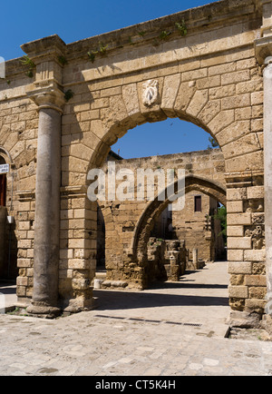 Vieille ville dh FAMAGOUSTE CHYPRE NORD Palazzo del provedittore arcades ruines du Palais Royal de Venise Banque D'Images