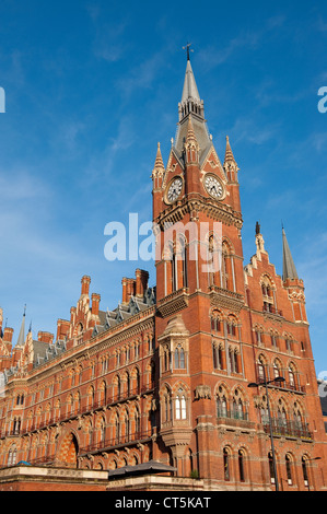 La gare St Pancras sur une journée d'été à Londres en Angleterre. Banque D'Images