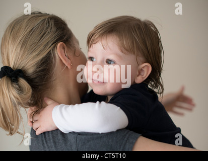 Dans les bras de la mère, la mère et l'enfant Banque D'Images