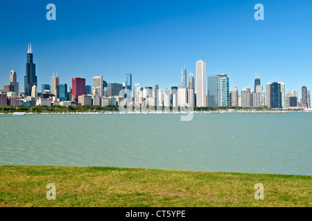 L'horizon de Chicago avec le port de Chicago et le lac Michigan à l'avant-plan. Banque D'Images