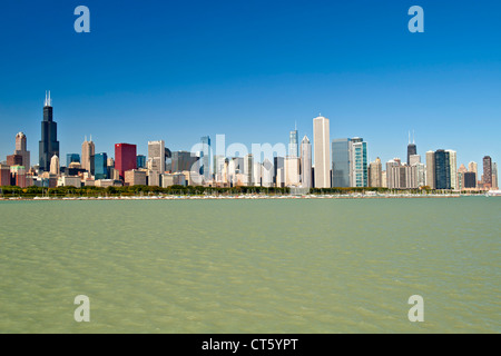 L'horizon de Chicago avec le port de Chicago et le lac Michigan à l'avant-plan. Banque D'Images