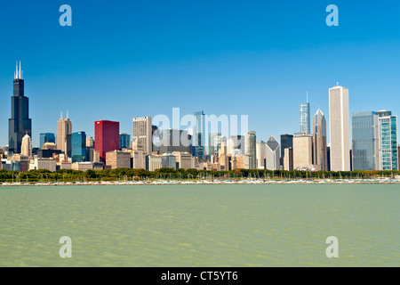 L'horizon de Chicago avec le port de Chicago et le lac Michigan à l'avant-plan. Banque D'Images