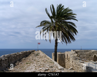 dh Girne Château KYRENIA NORD DE CHYPRE les murs du château vénitien et fortification des palmiers mur venitien nord Banque D'Images