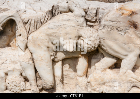 Détails en pierre sculptée sur un sarcophage la pièce, Ephèse, Turquie Banque D'Images