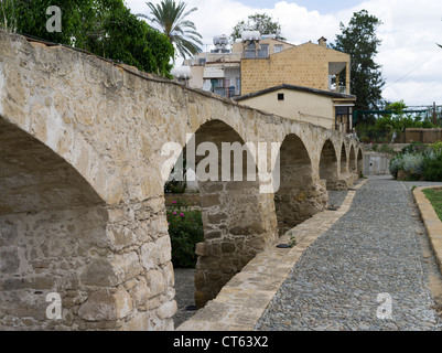Dh du sud de la vieille ville Nicosia Chypre Silihtar arches de l'aqueduc d'irrigation Ottoman Lefkosia Banque D'Images