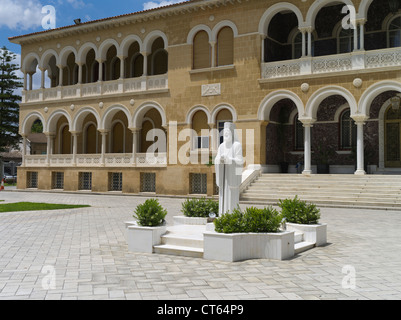 dh Vieille ville Sud NICOSIE CHYPRE Archevêque Makarios Statue Archevêques Palais Lefkosia grec Banque D'Images