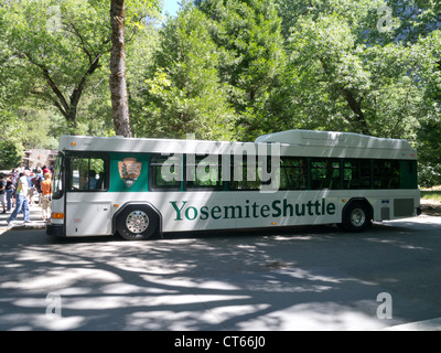 Bus navette à Yosemite National Park, Californie Banque D'Images