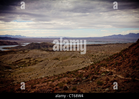 Le sentier de grande autour de Sara's Crack à vers l'île à Lake Havasu City AZ Banque D'Images