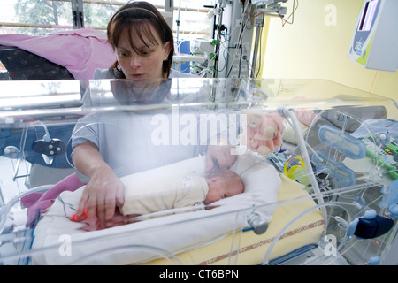 Mère et bébé prématuré Banque D'Images