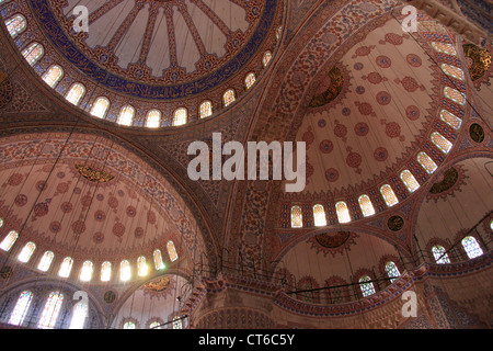 L'intérieur de Mosquée Sultan Ahmed, Sultanahmet, Istanbul, Turquie Banque D'Images