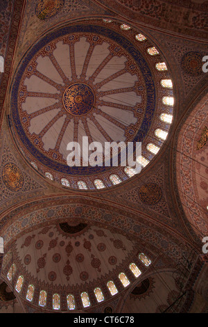 L'intérieur de Mosquée Sultan Ahmed, Sultanahmet, Istanbul, Turquie Banque D'Images