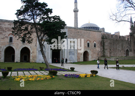 La première cour, le palais de Topkapi, Sultanahmet, Istanbul, Turquie Banque D'Images