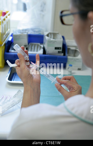 Infirmière de soins DISTRIBUTION Banque D'Images