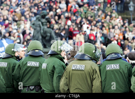 Manif contre l'Antifa de NPD mars à Dresden Banque D'Images