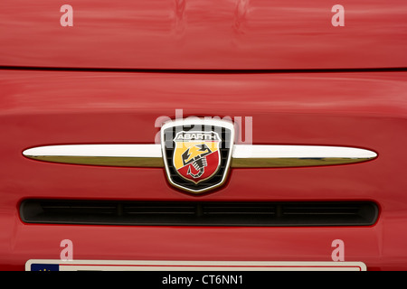 Badge sur une Abarth Fiat 500 Abarth moderne Banque D'Images
