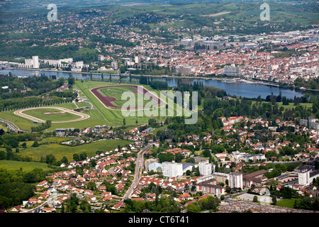 Une vue aérienne de l'hippodrome de Bellerive Vichy (Allier - France). Vue aérienne de l'hippodrome de Vichy Bellerive (France). Banque D'Images