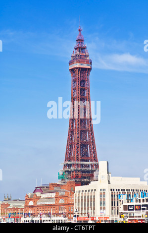 La tour de Blackpool et le front de mer de Blackpool Lancashire en Angleterre attractions GO UK Europe Banque D'Images