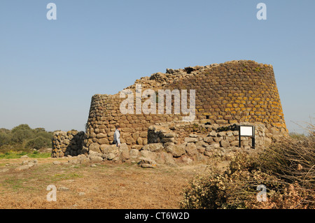 Vue sur le Nuraghe Losa, en Sardaigne, Italie district Banque D'Images